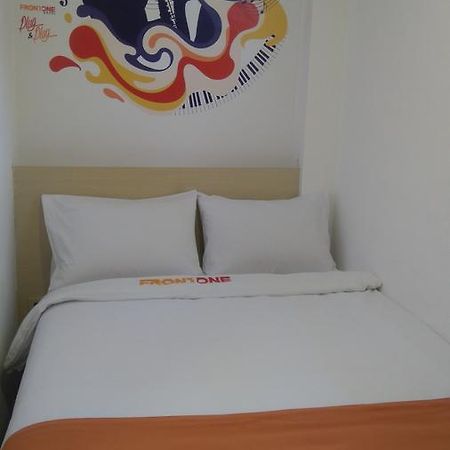 Djo Front One Inn Bengkulu Exterior photo