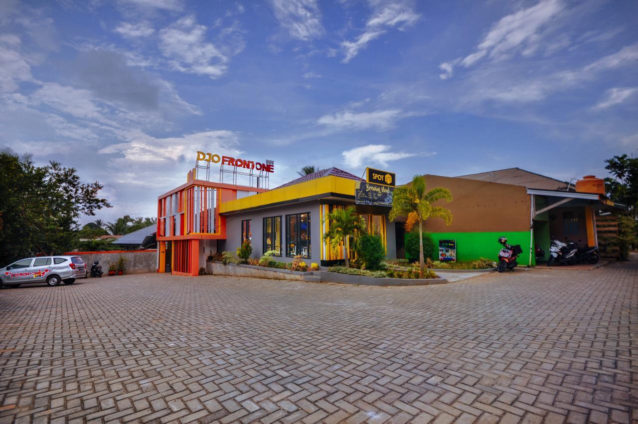 Djo Front One Inn Bengkulu Exterior photo